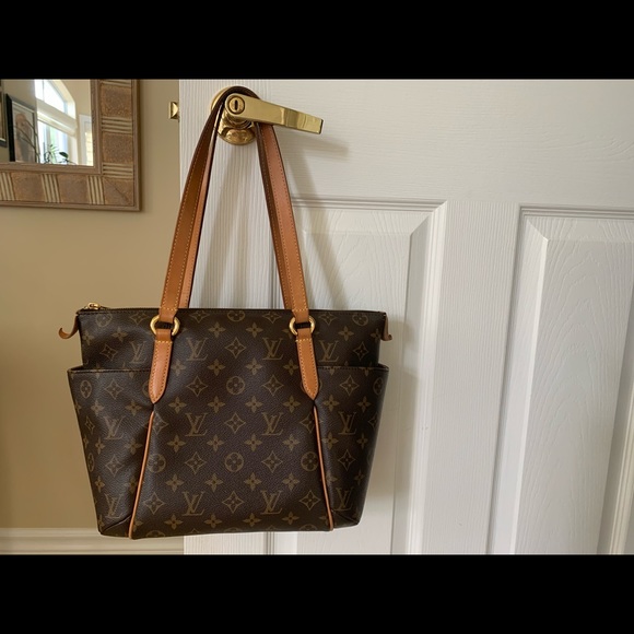 COPY - 💯% authentic Louis Vuitton bag - Picture 1 of 8